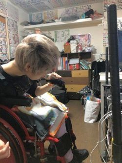 SnowManのライブDVDを見る当事者メンバー