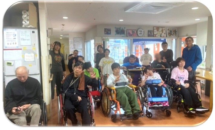 グループホーム・あいえるの苗植え＆BBQの集合写真