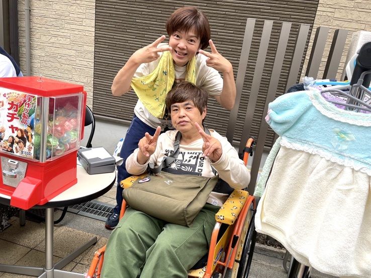 にぎわい祭りの応援に来てくれた当事者メンバーと